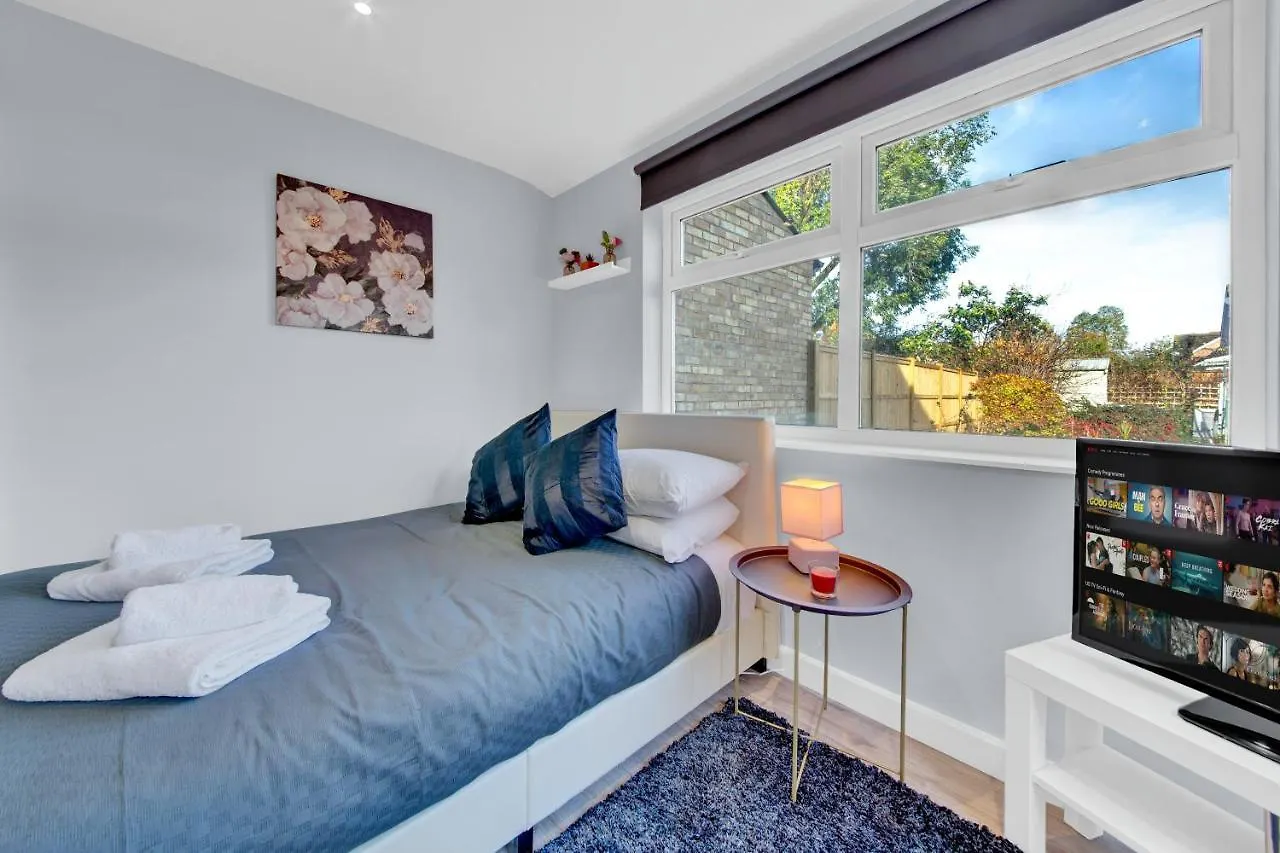 Guest house West Drayton Stays - Heathrow Yiewsley United Kingdom
