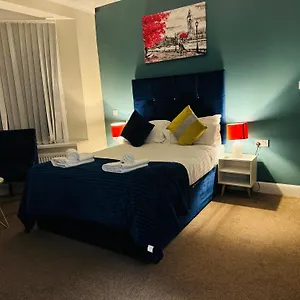 Atz&h 4*, Luton (Bedfordshire) United Kingdom